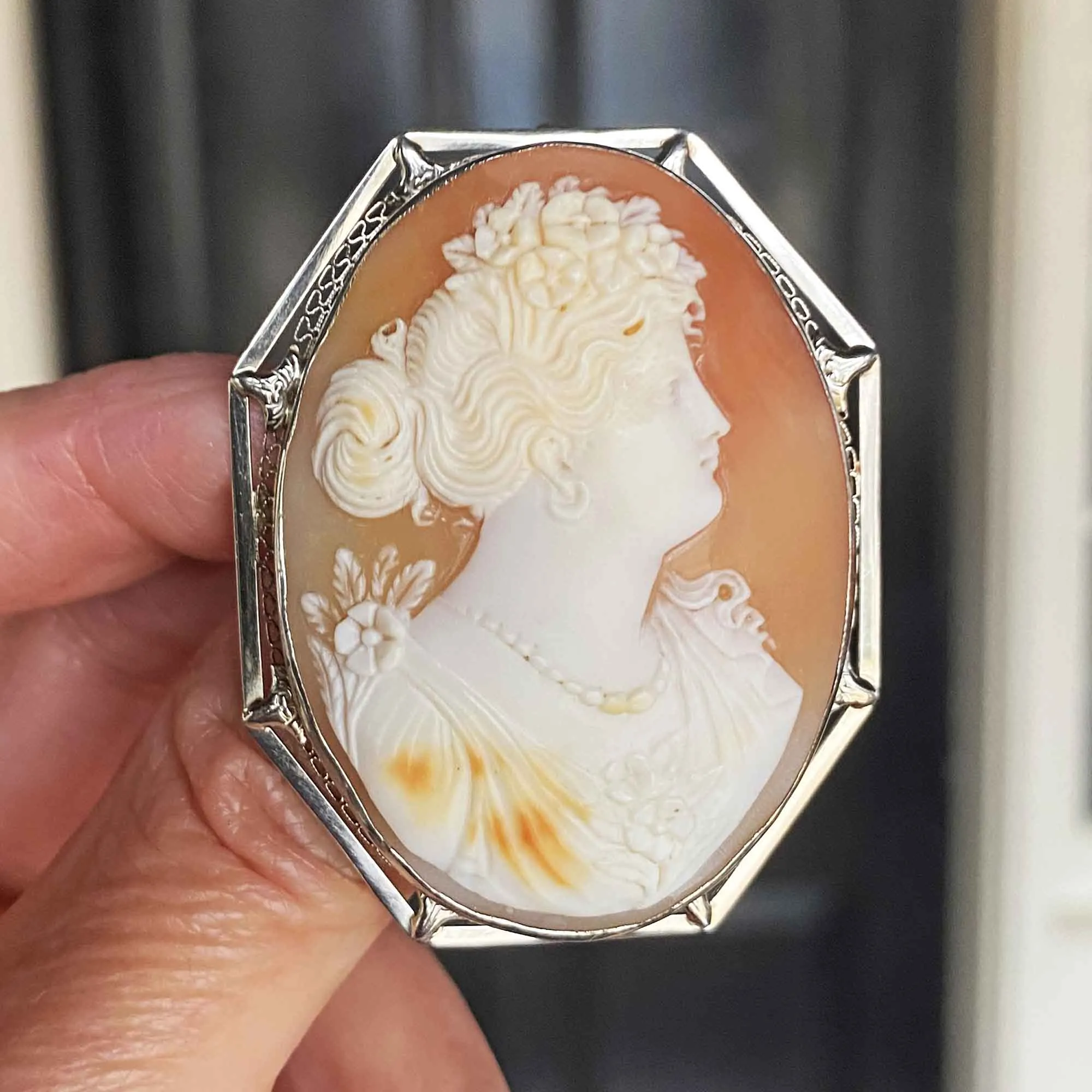 Antique Carved Shell Cameo Brooch Pendant in 14K Gold