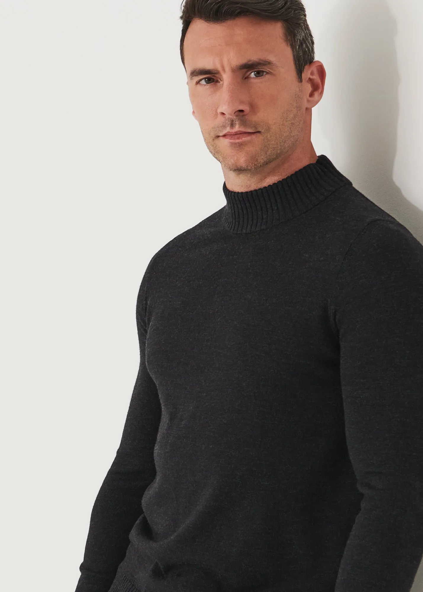 EXTRA-FINE MERINO MOCK NECK SWEATER