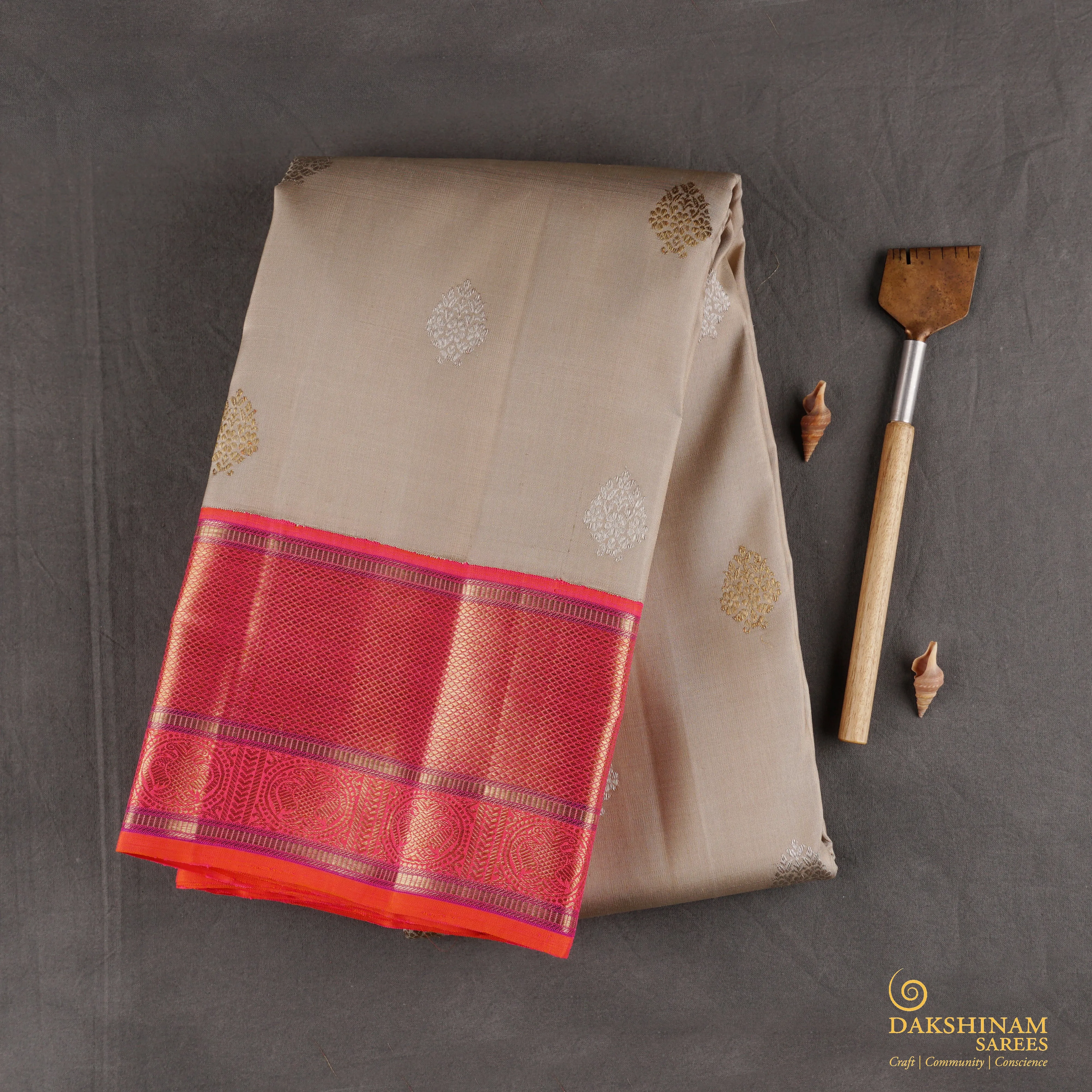 Handwoven Beige with Shot pink and Orange Kanjivaram Silk Saree - 1867T005705DSC